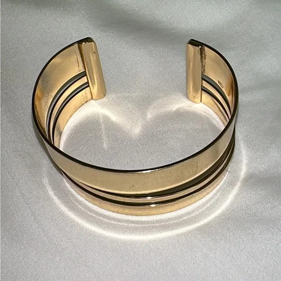 ✨💛 Gold Cut out Cuff Bangle with 3 lines from Nordstrom 💛✨ - Picture 6 of 11